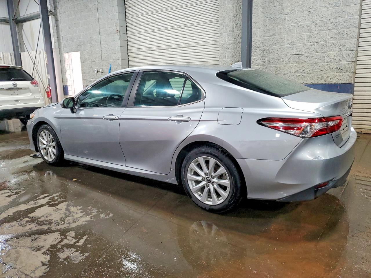 2019 TOYOTA CAMRY LE photo 2