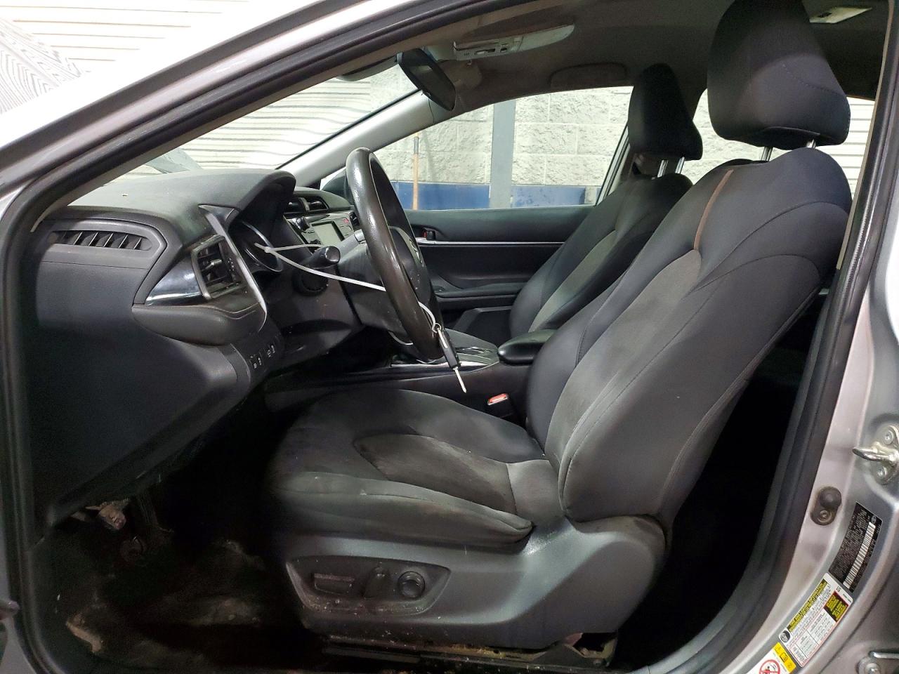 2019 TOYOTA CAMRY LE photo 7