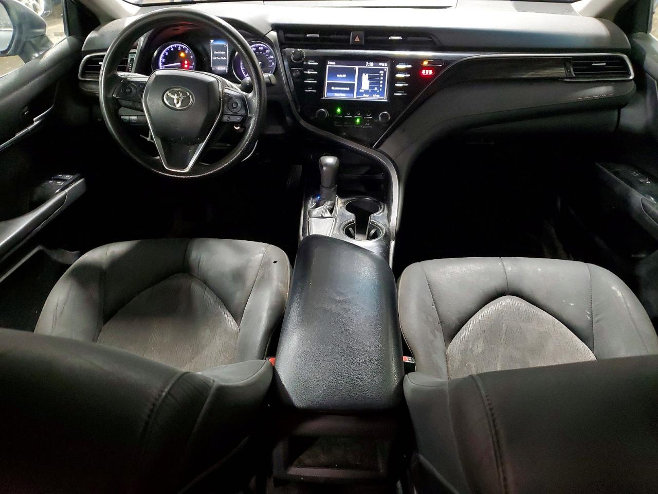 2019 TOYOTA CAMRY LE photo 8