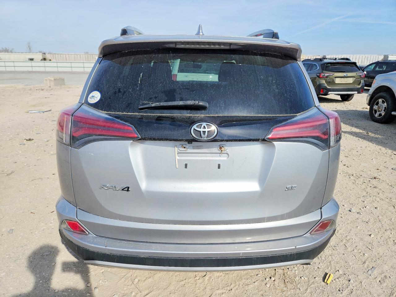 2016 TOYOTA RAV4 SE photo 11