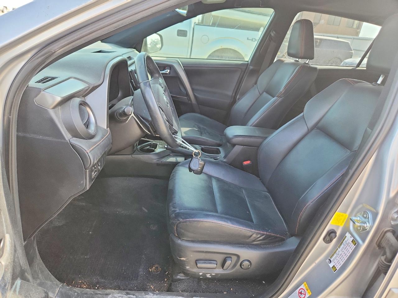 2016 TOYOTA RAV4 SE photo 13