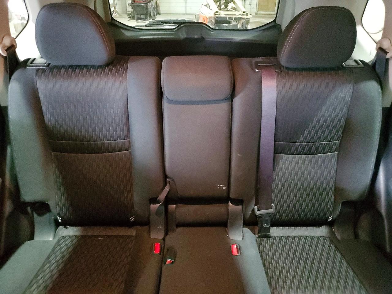 2018 NISSAN ROGUE SV photo 19