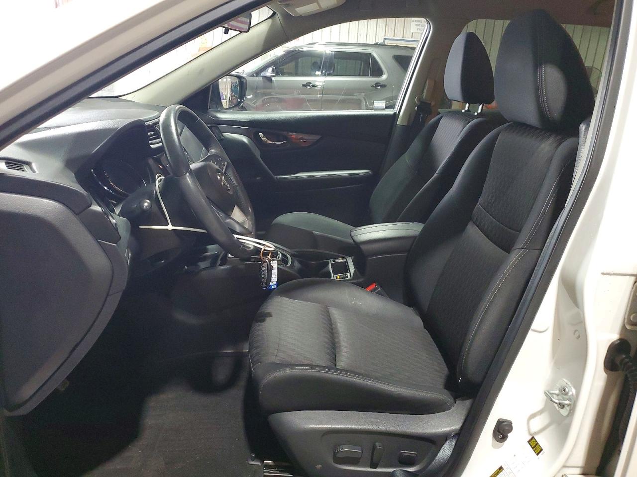 2018 NISSAN ROGUE SV photo 13