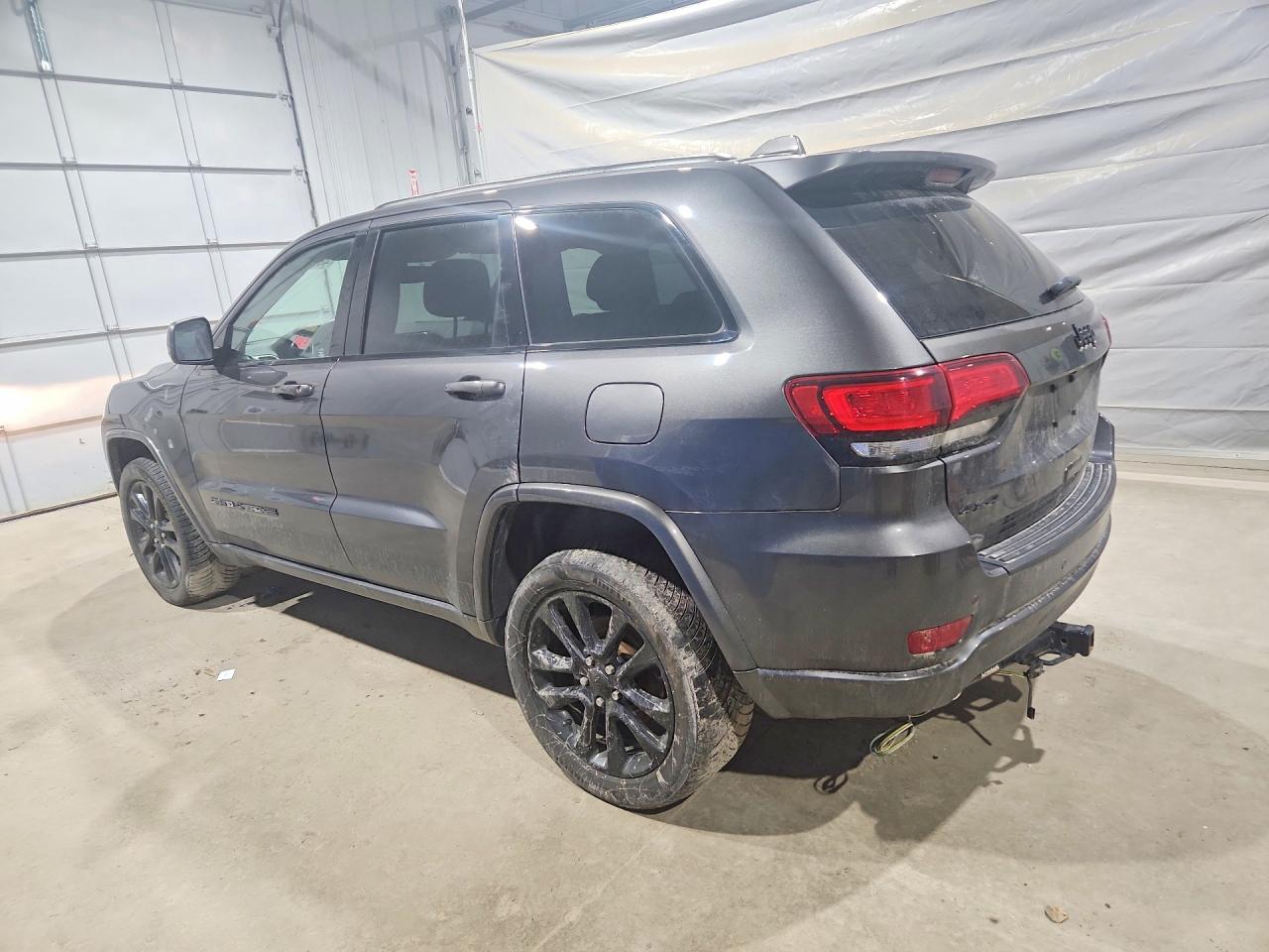 2019 JEEP GRAND CHEROKEE LAREDO photo 2