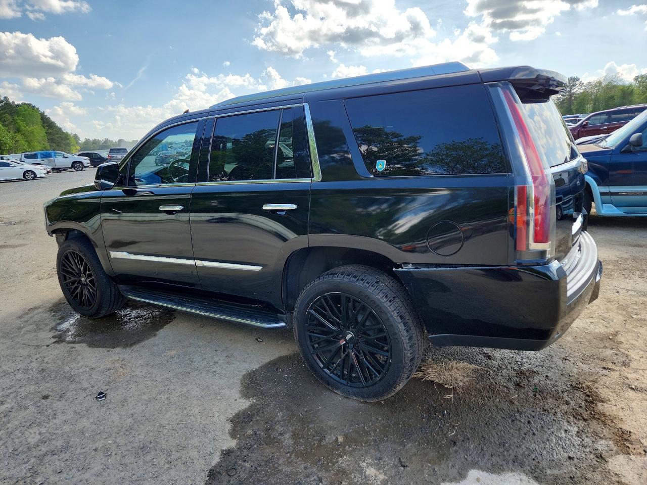 2019 CADILLAC ESCALADE LUXURY photo 3