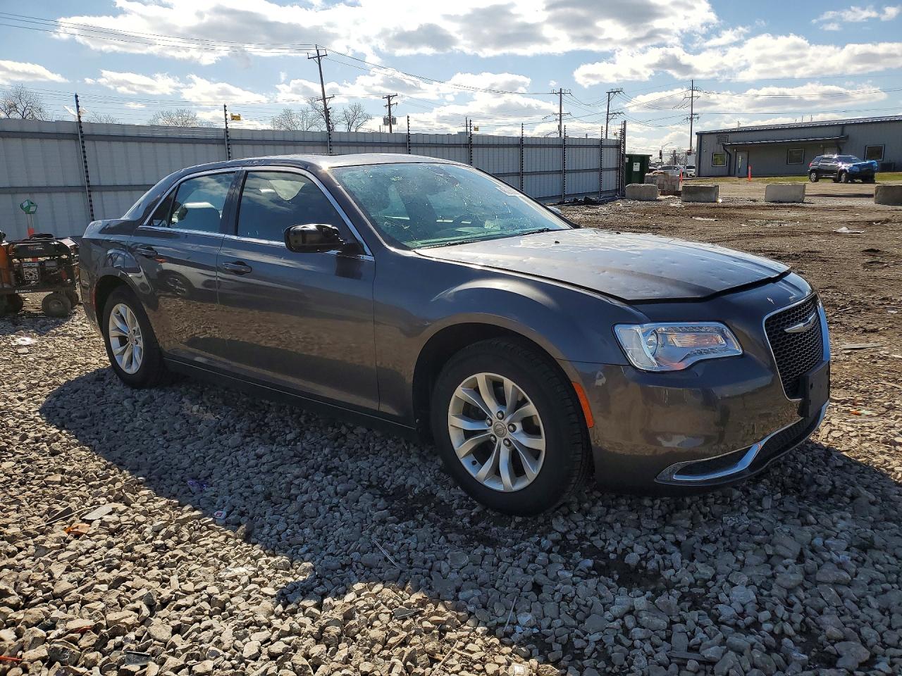 2015 CHRYSLER 300 LIMITED photo 4