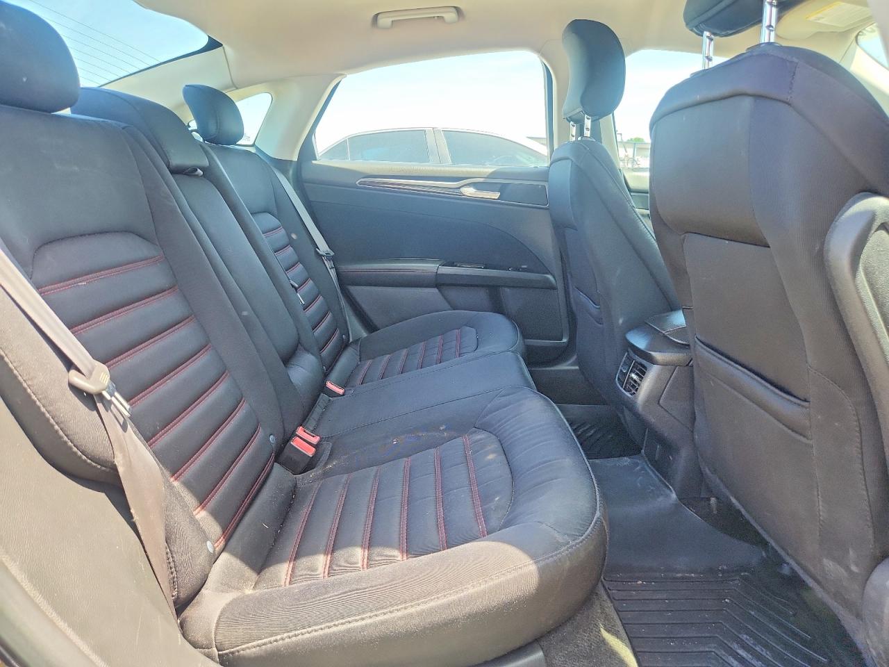 2015 FORD FUSION SE photo 28