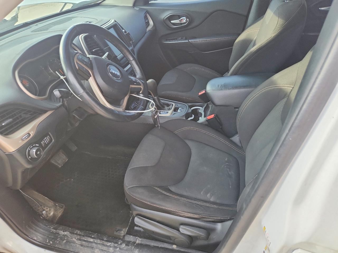 2016 JEEP CHEROKEE LATITUDE photo 13