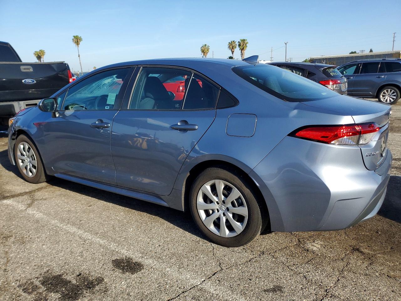 2022 TOYOTA COROLLA LE photo 3