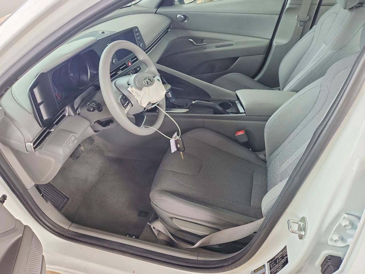 2023 HYUNDAI ELANTRA SE photo 13