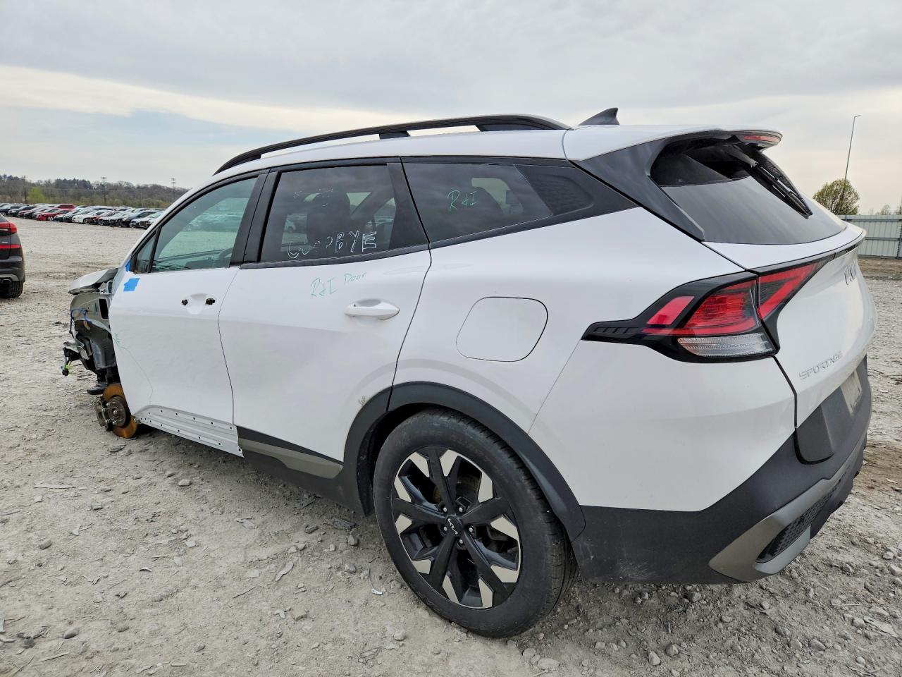2023 KIA SPORTAGE X-LINE photo 2