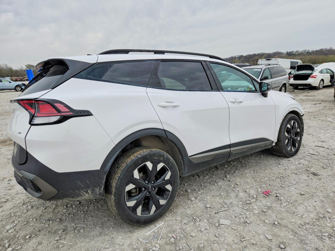 2023 KIA SPORTAGE X-LINE photo 3