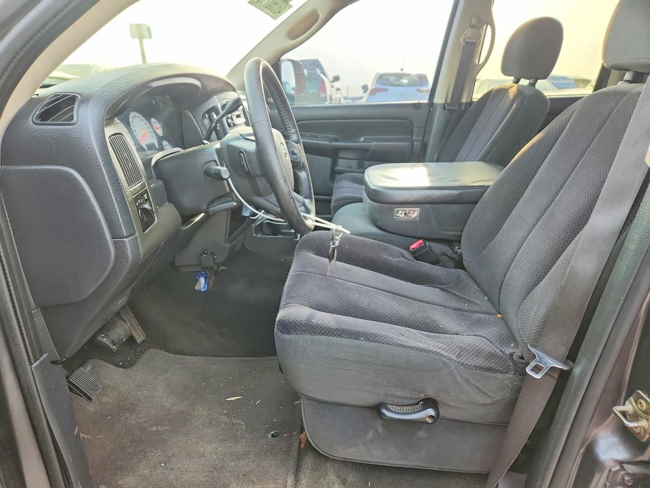 2004 DODGE RAM 1500 ST photo 19