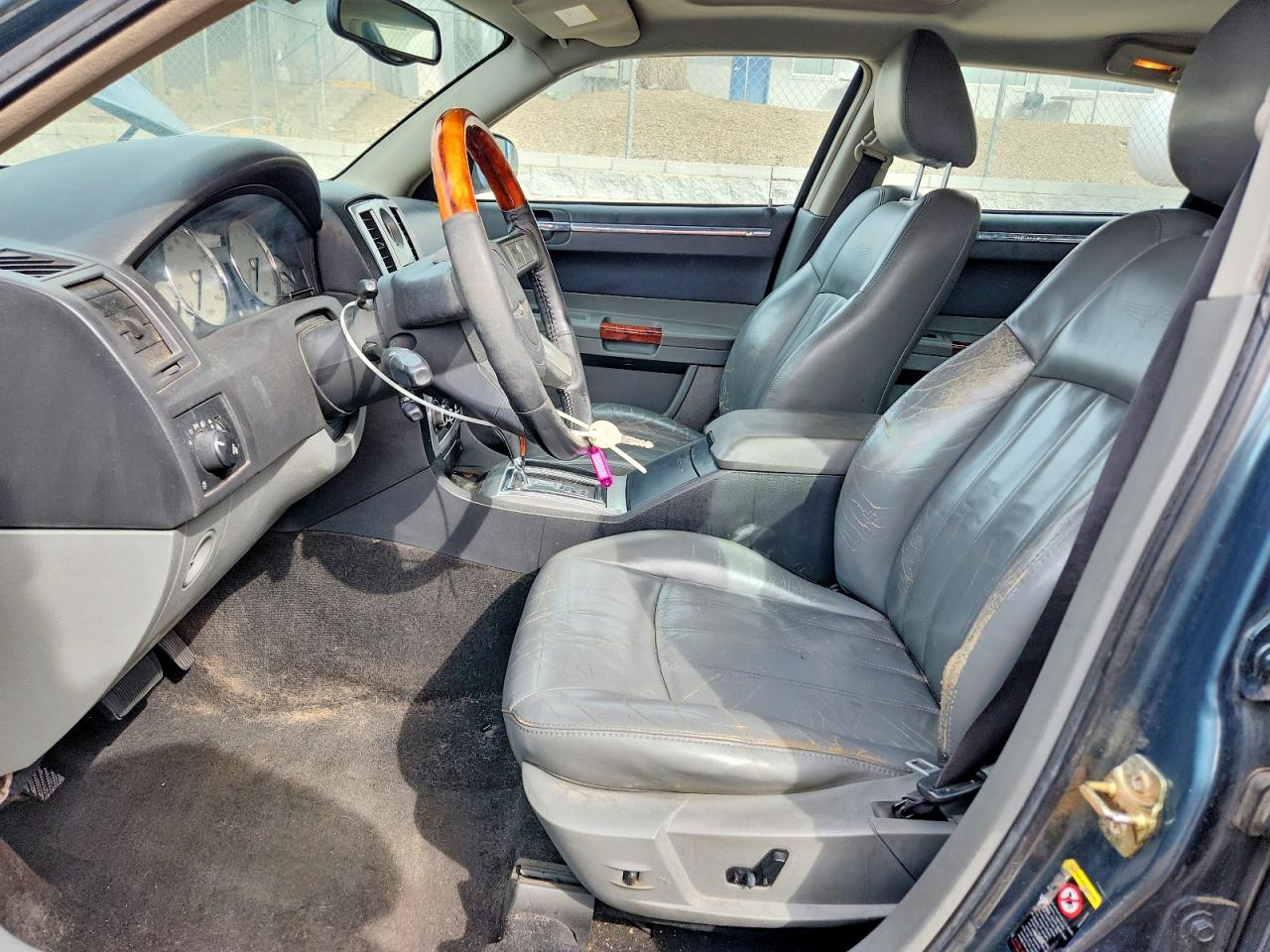 2005 CHRYSLER 300C photo 19