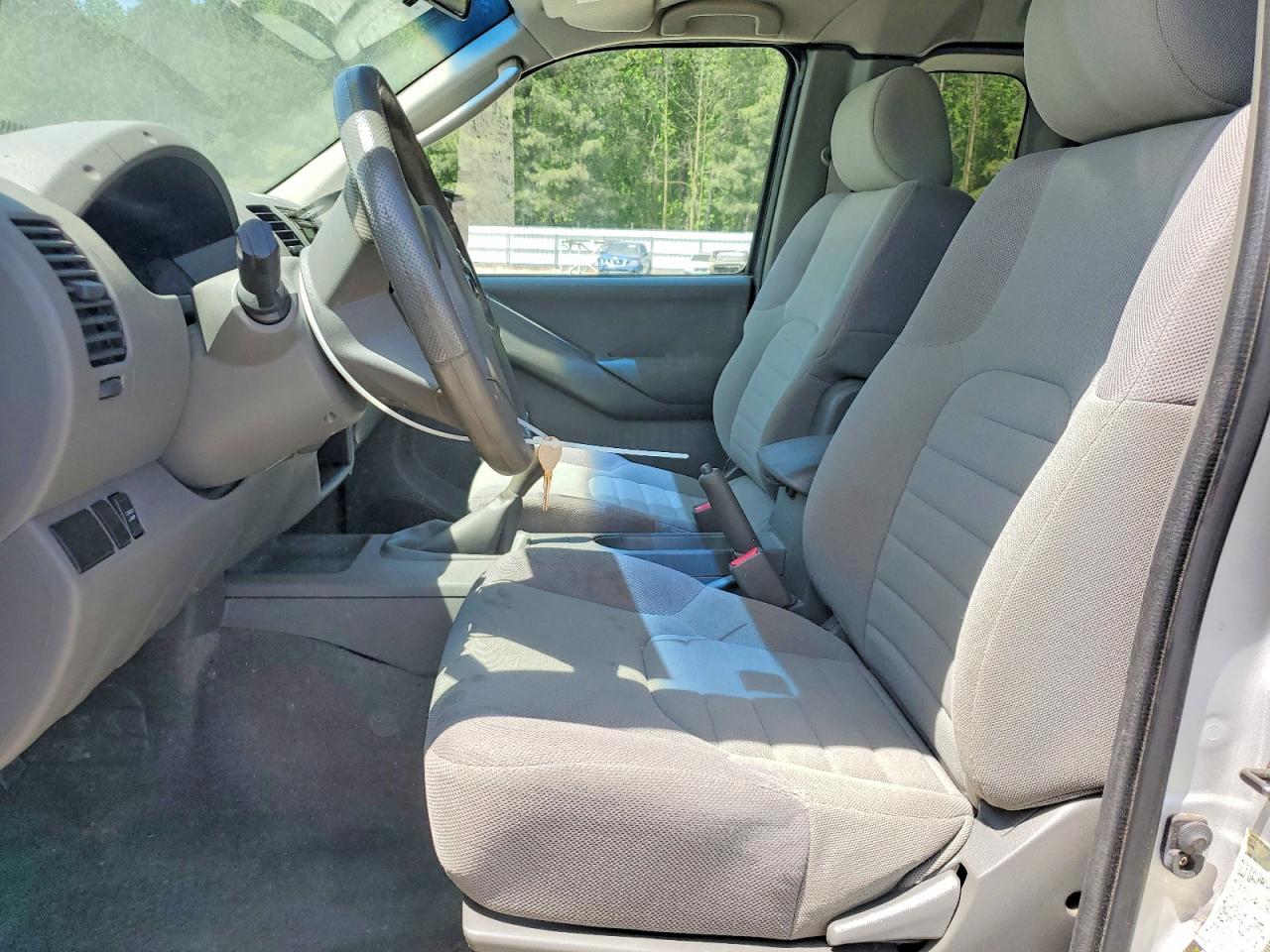 2009 NISSAN FRONTIER XE photo 13