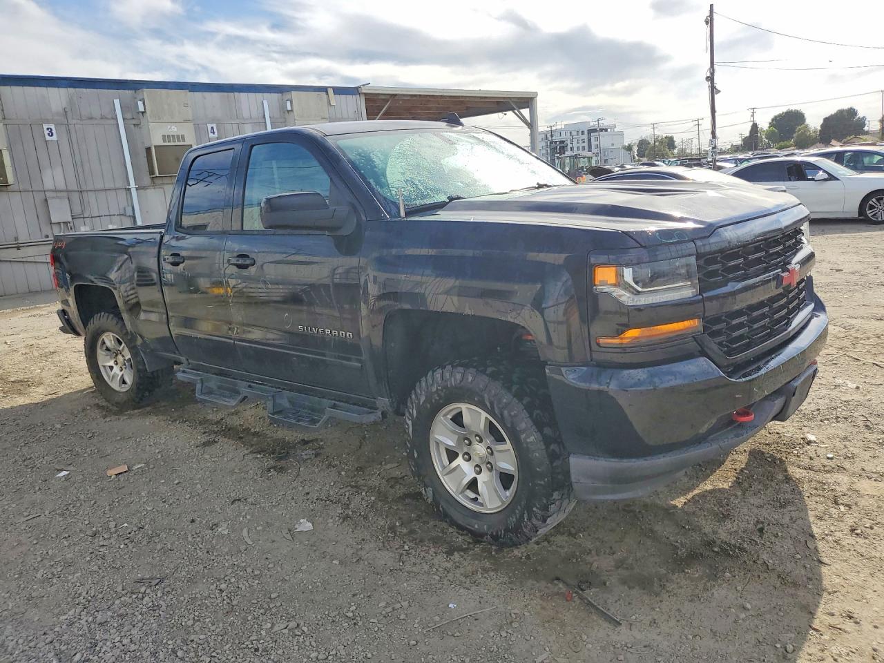 2018 CHEVROLET SILVERADO K1500 LT photo 4
