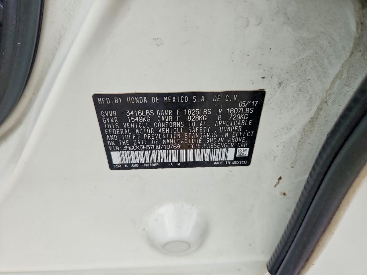 2017 HONDA FIT LX photo 23