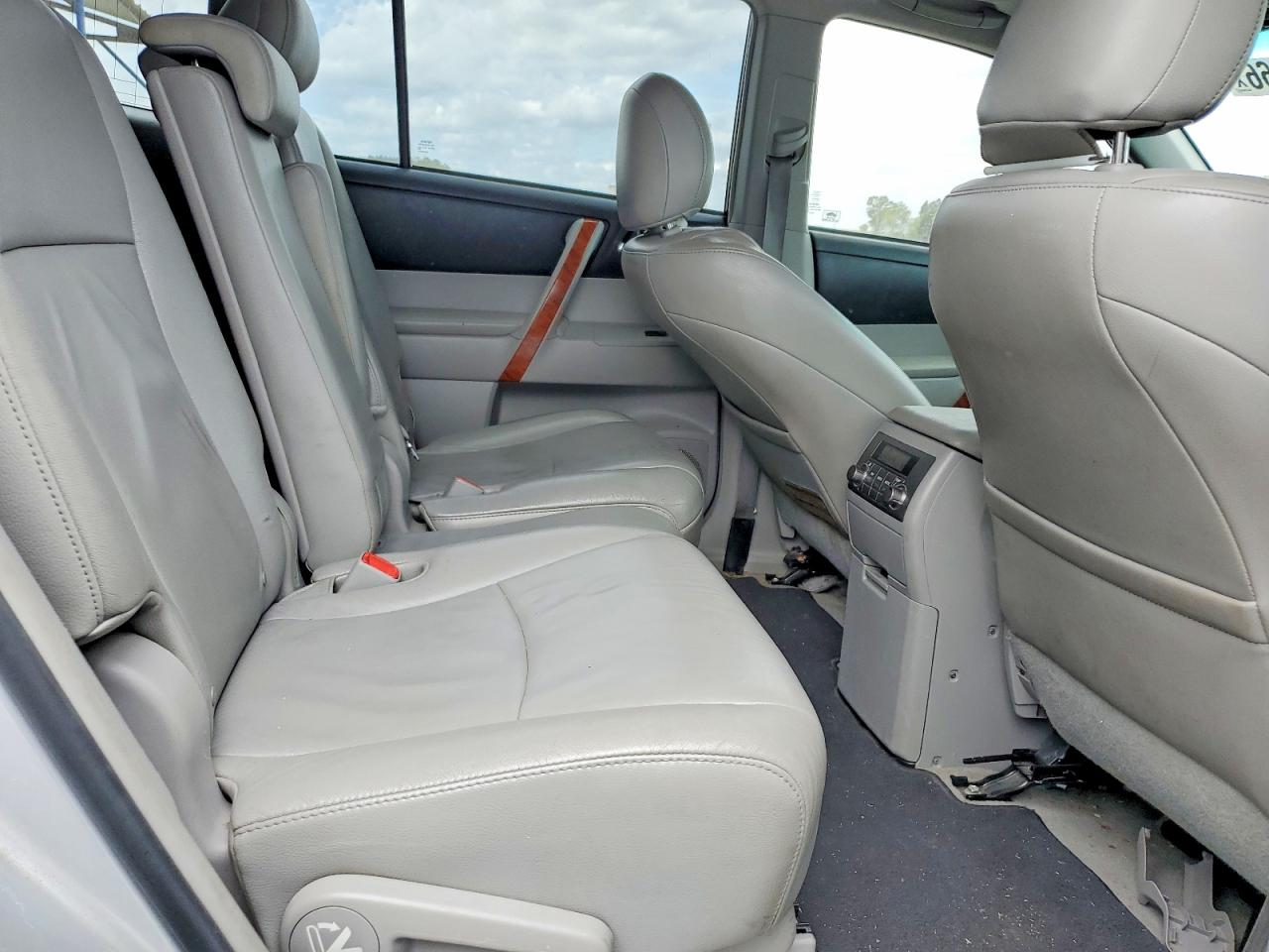 2010 TOYOTA HIGHLANDER LIMITED photo 19