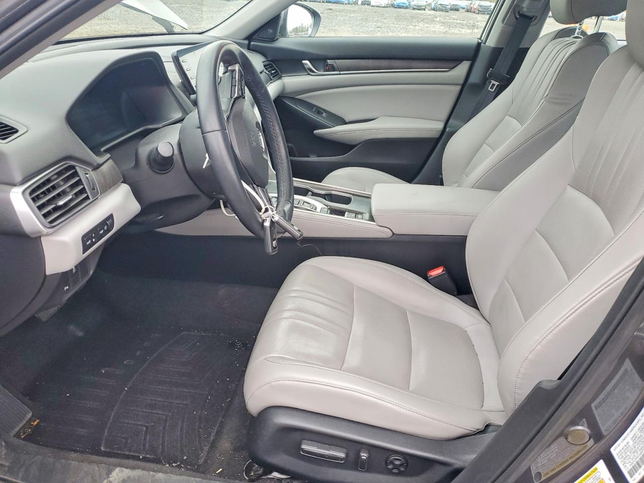 2018 HONDA ACCORD TOURING photo 13