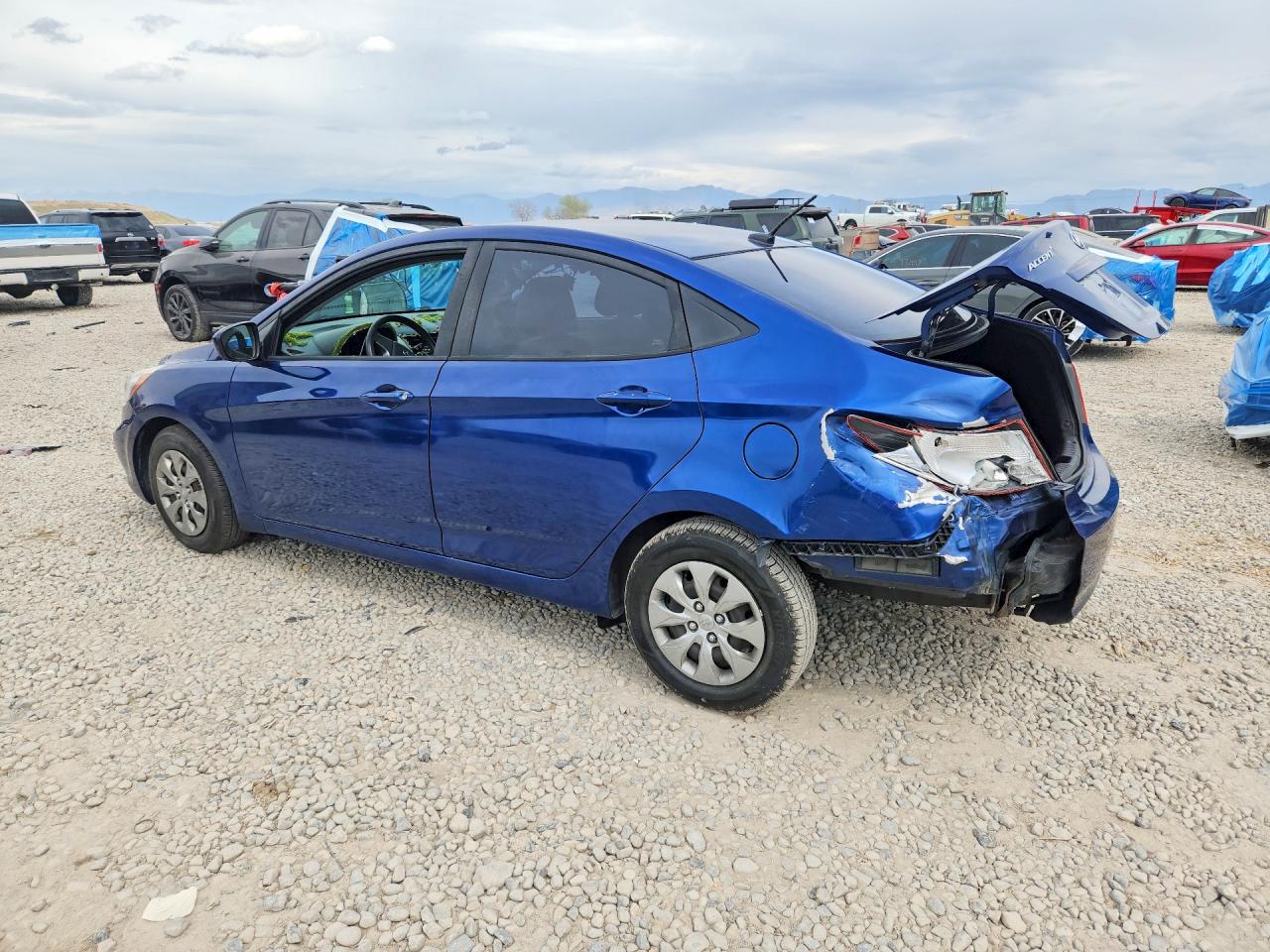 2017 HYUNDAI ACCENT SE photo 3
