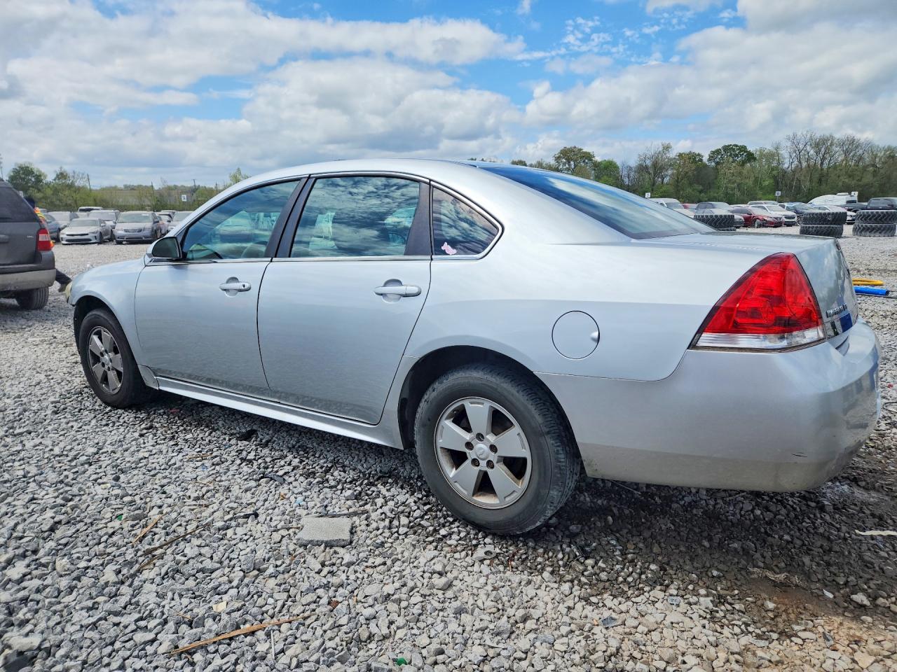 2010 CHEVROLET IMPALA LT photo 2