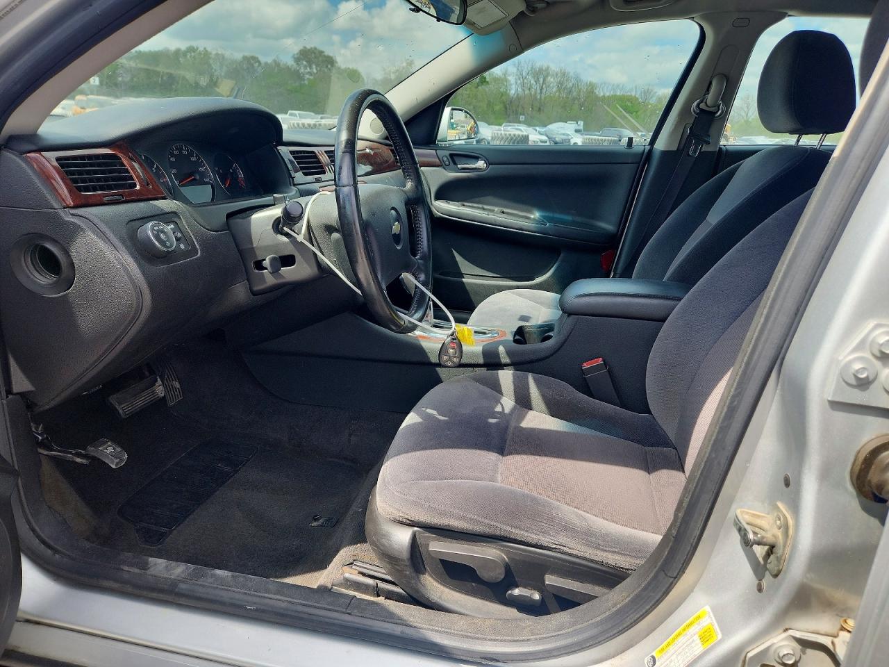 2010 CHEVROLET IMPALA LT photo 7