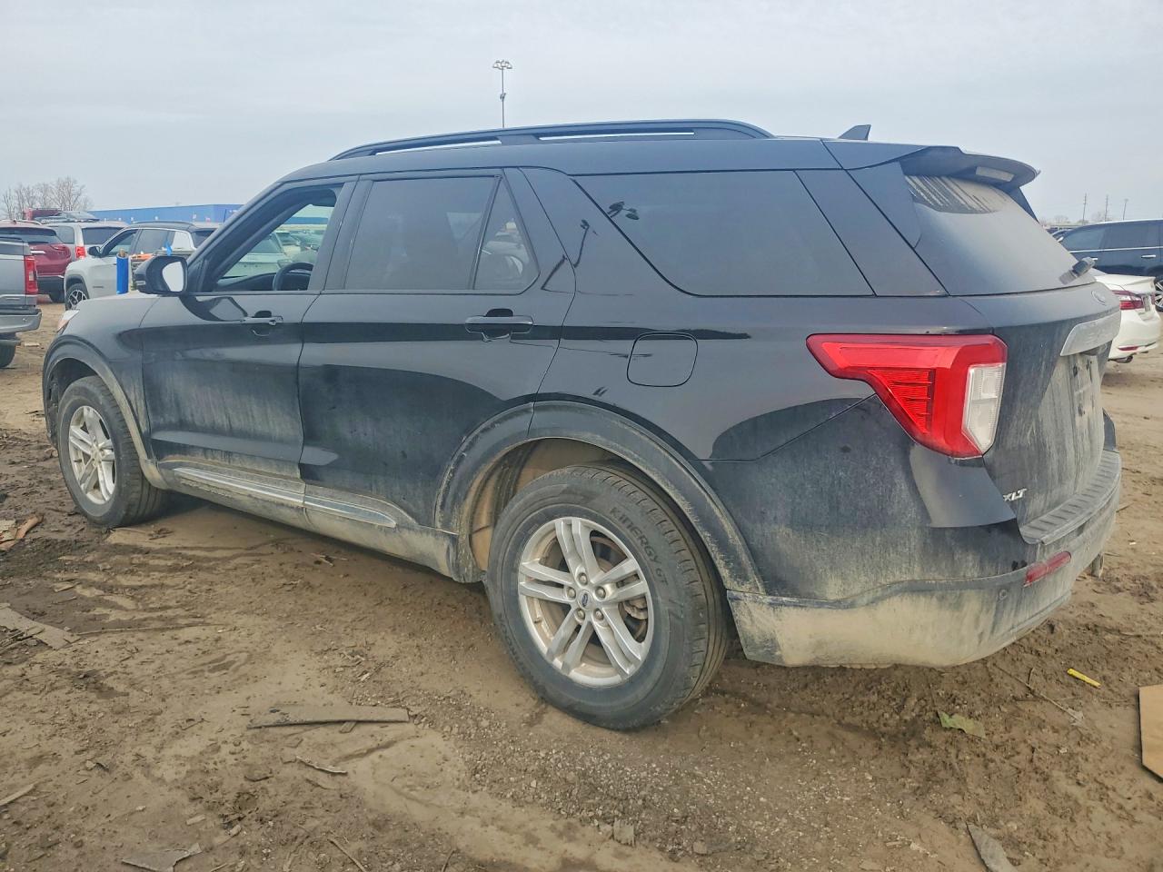 2023 FORD EXPLORER XLT photo 3