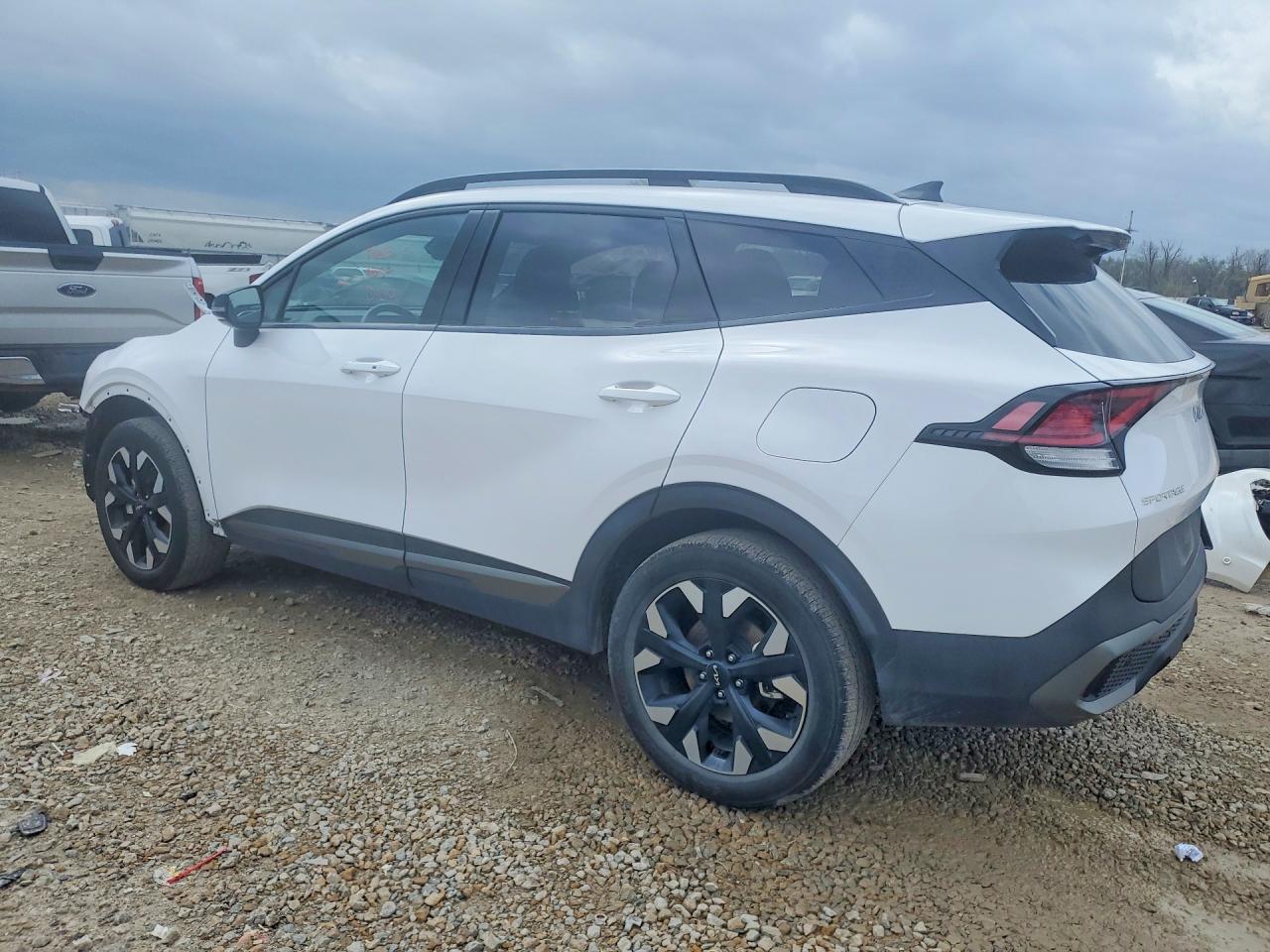 2023 KIA SPORTAGE X-LINE photo 3
