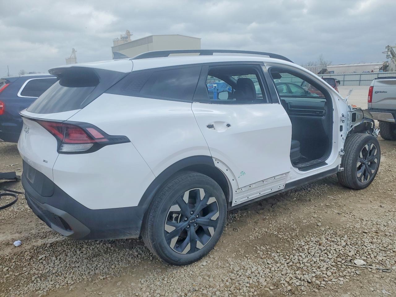 2023 KIA SPORTAGE X-LINE photo 5