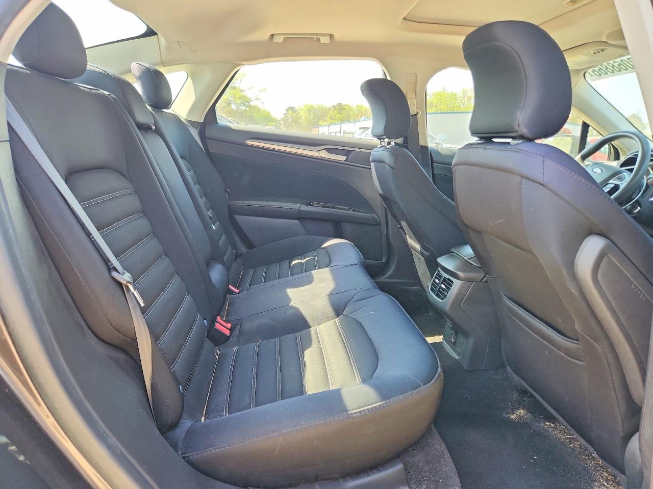 2015 FORD FUSION SE photo 10