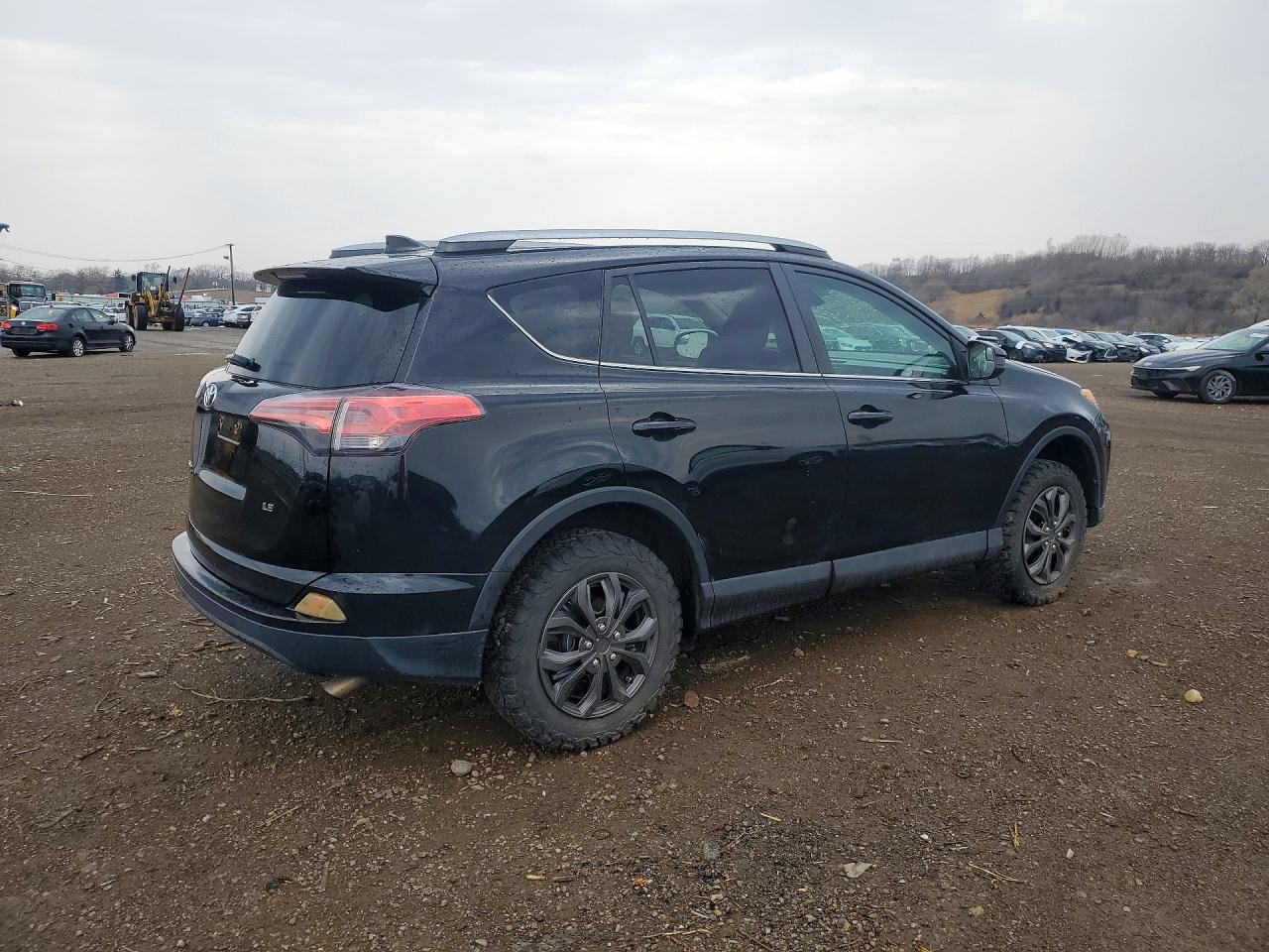 2018 TOYOTA RAV4 LE photo 5