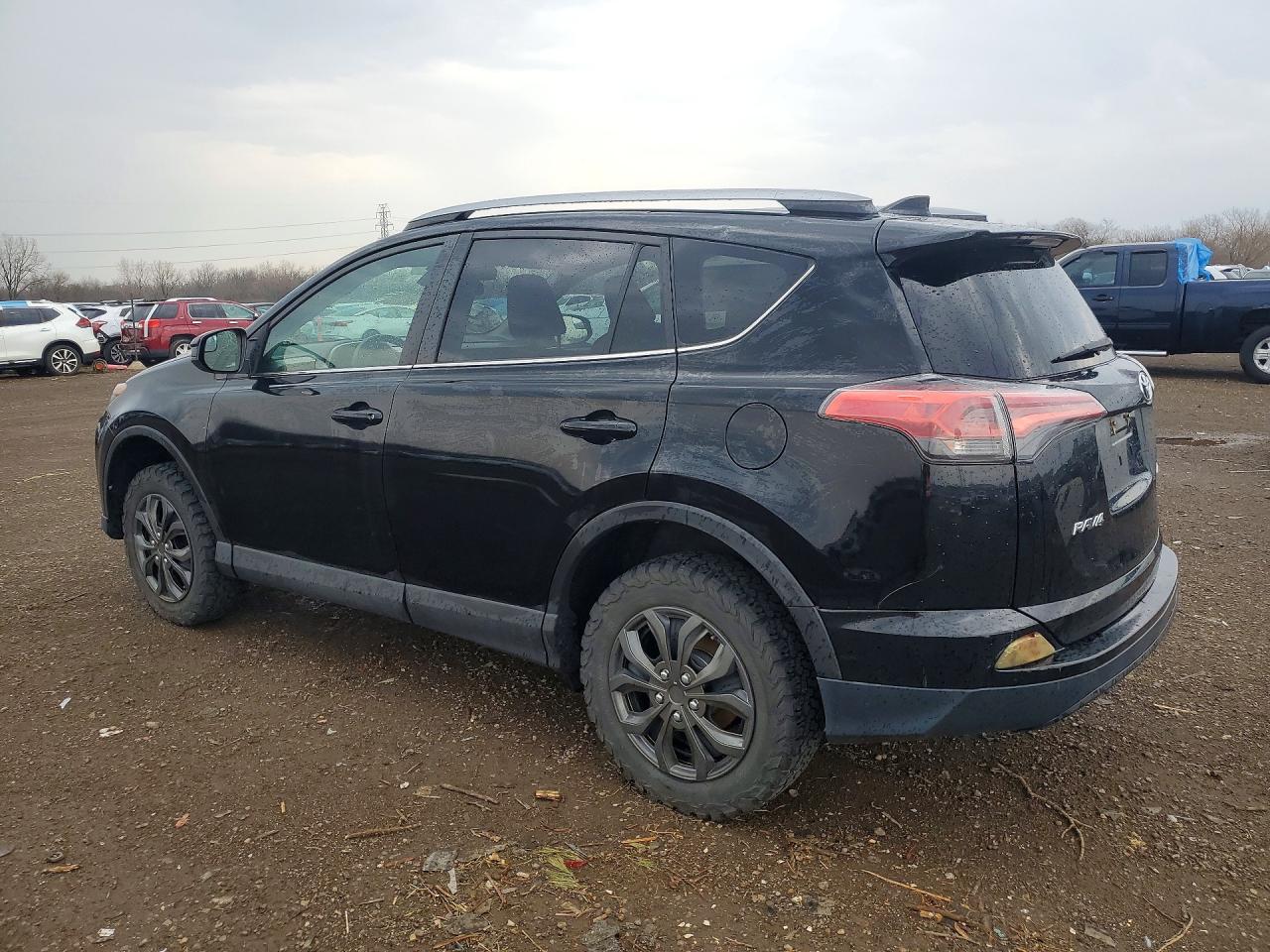 2018 TOYOTA RAV4 LE photo 3