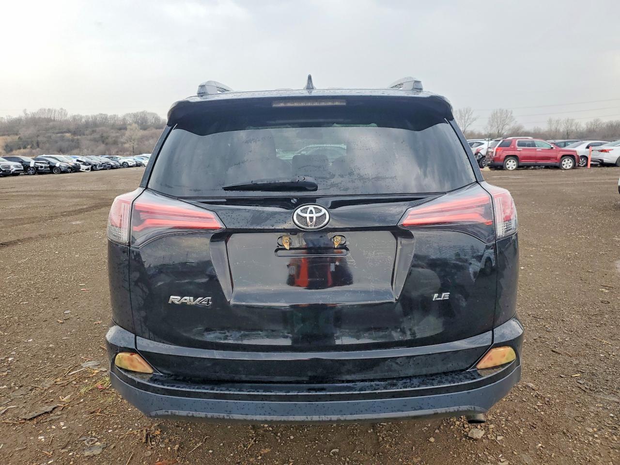 2018 TOYOTA RAV4 LE photo 11
