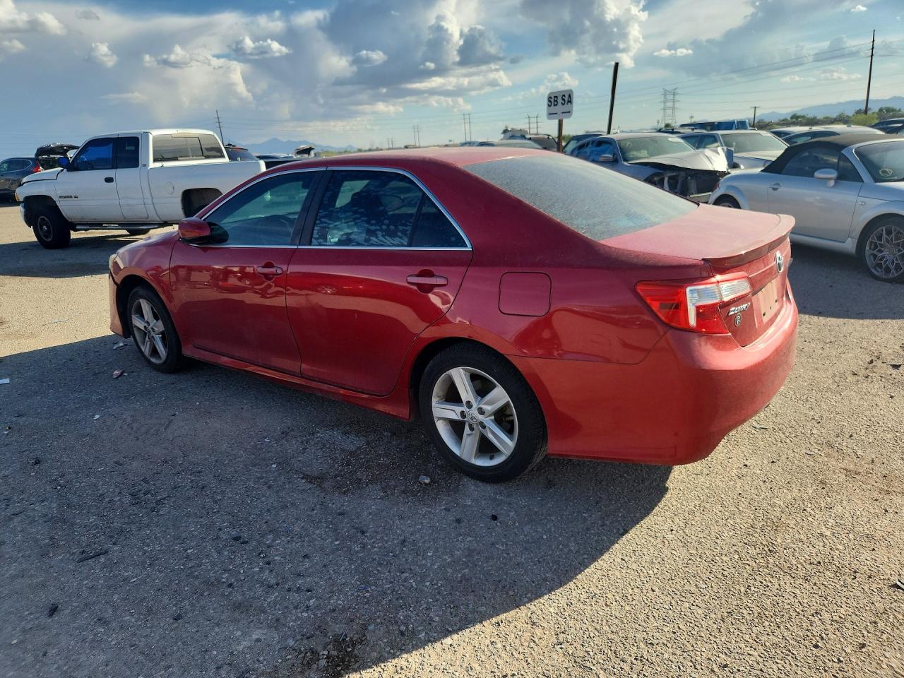2013 TOYOTA CAMRY SE photo 3