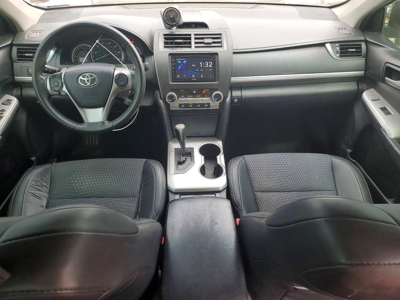 2014 TOYOTA CAMRY SE photo 15