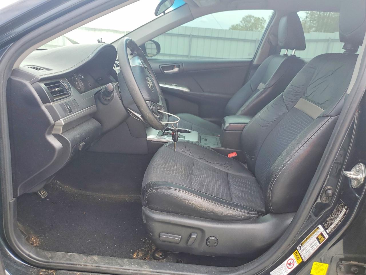 2014 TOYOTA CAMRY SE photo 13
