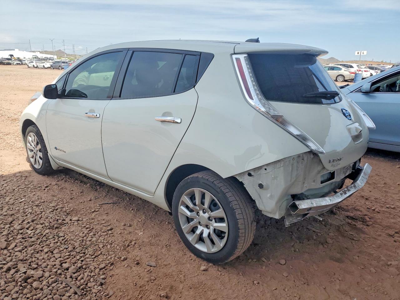 2017 NISSAN LEAF S photo 2