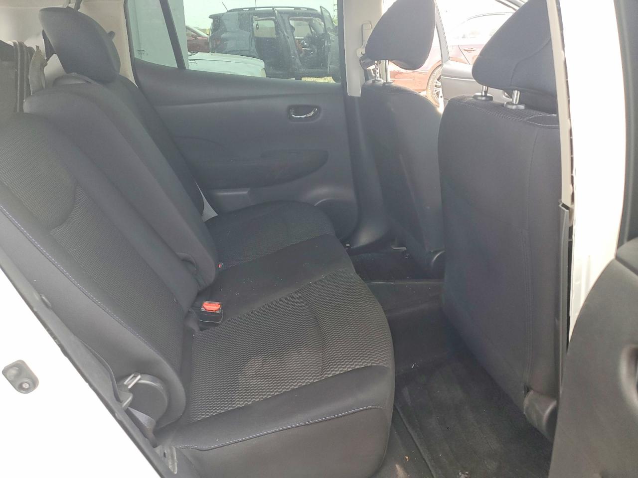 2017 NISSAN LEAF S photo 10