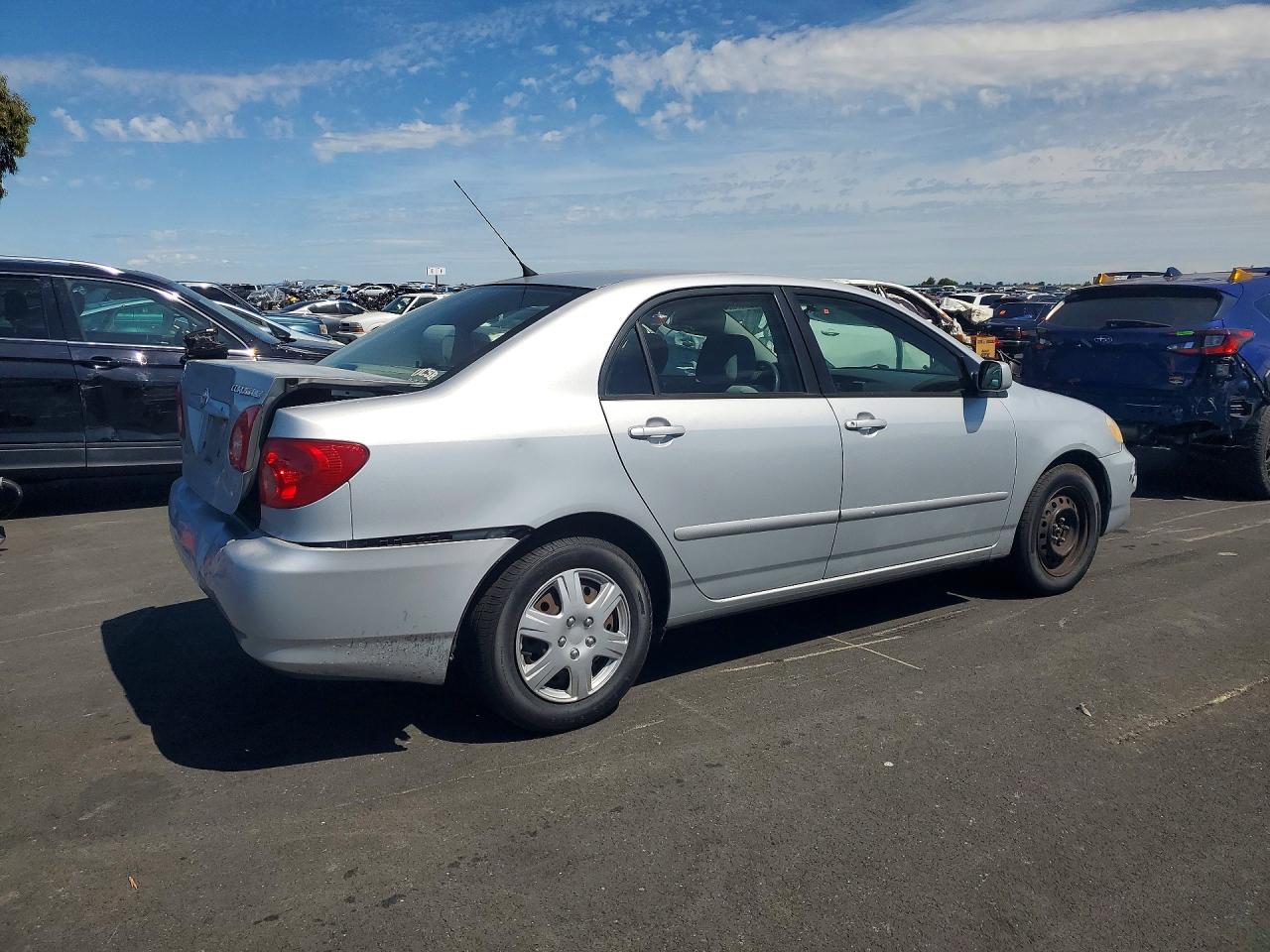 2005 TOYOTA COROLLA LE photo 5