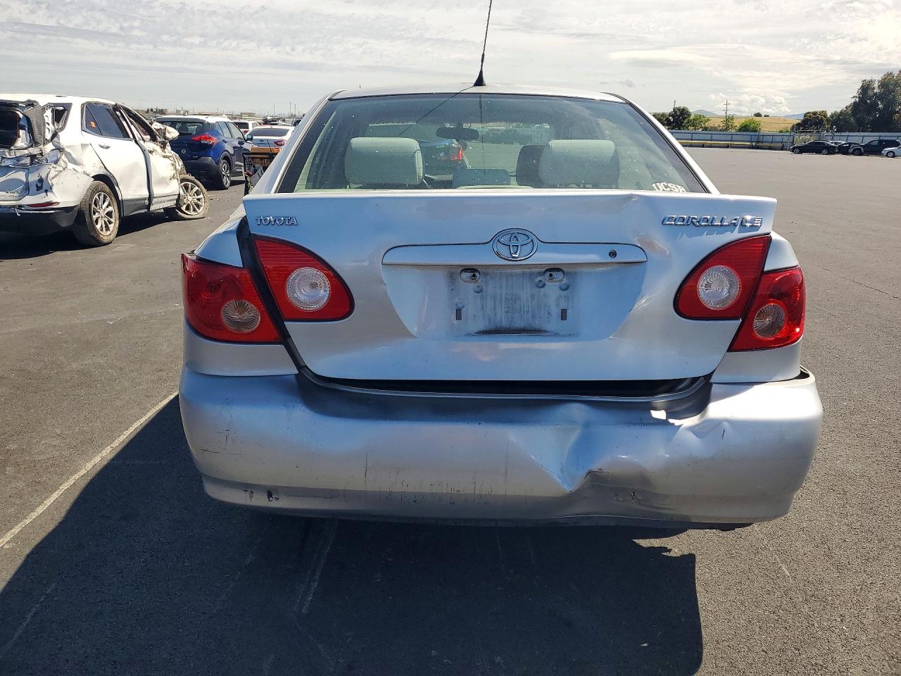 2005 TOYOTA COROLLA LE photo 11