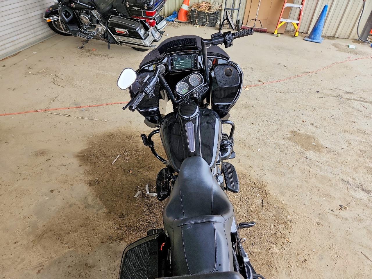 2019 HARLEY-DAVIDSON FLTRXS photo 6