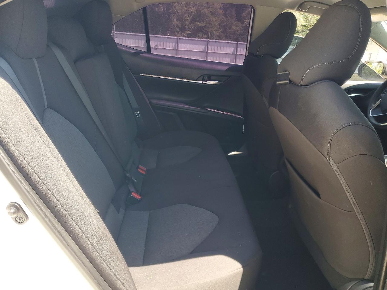 2021 TOYOTA CAMRY LE photo 10