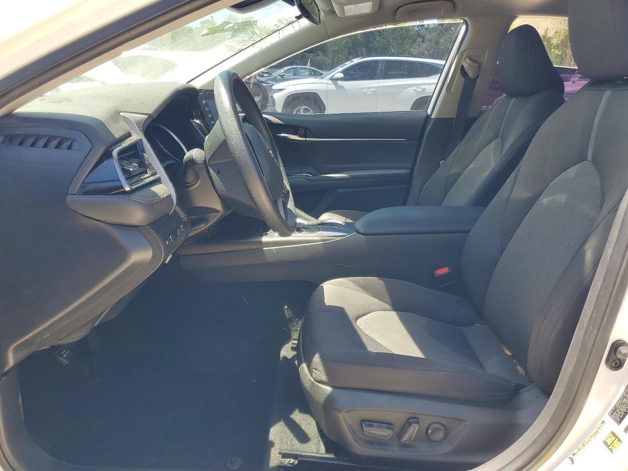 2021 TOYOTA CAMRY LE photo 7