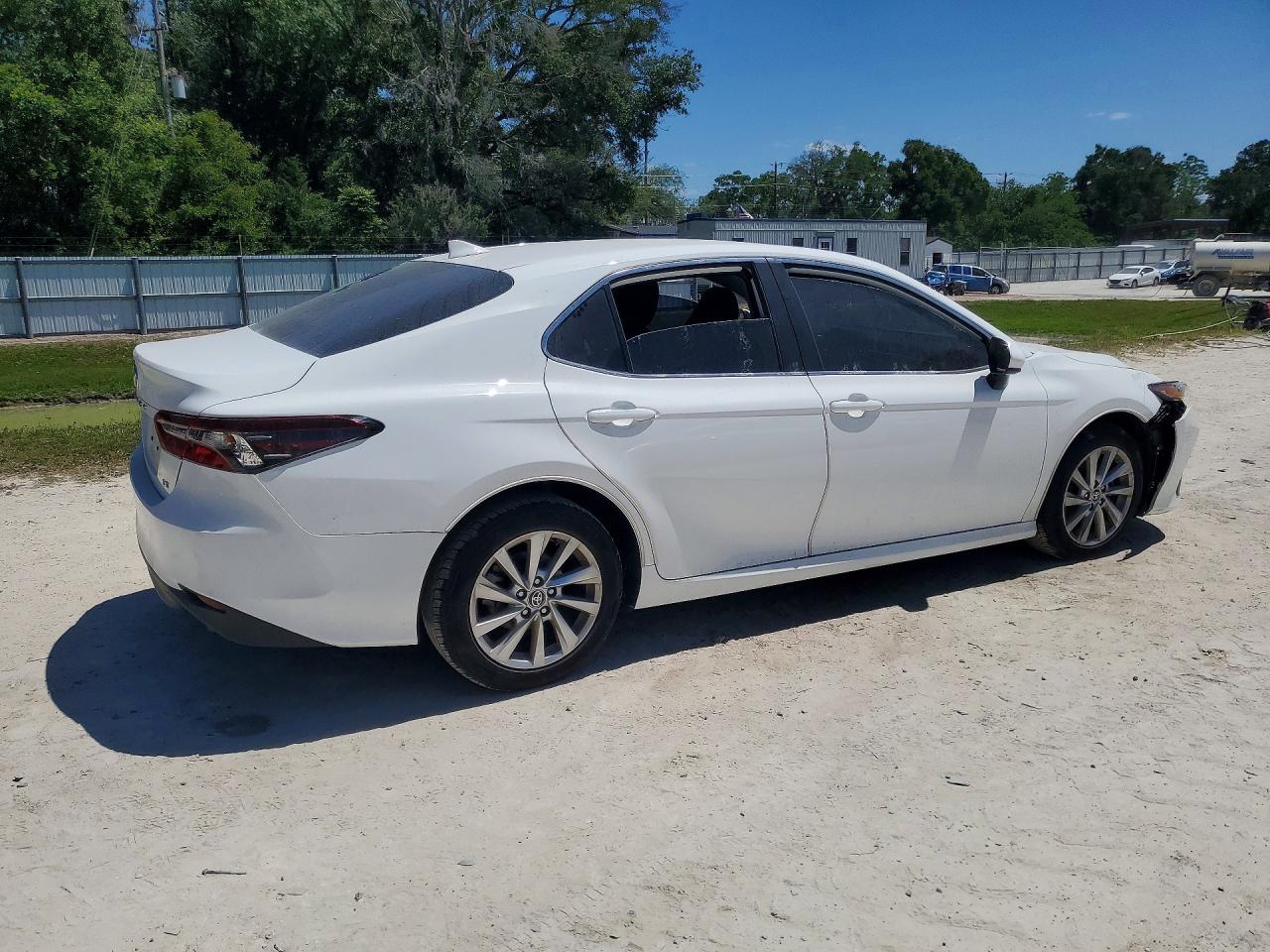 2021 TOYOTA CAMRY LE photo 3