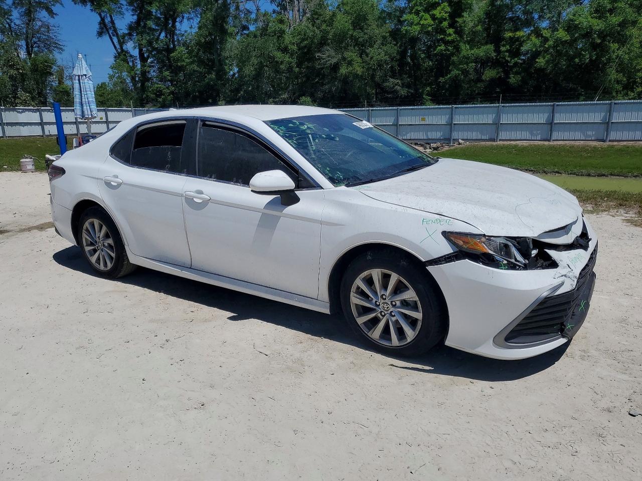 2021 TOYOTA CAMRY LE photo 4