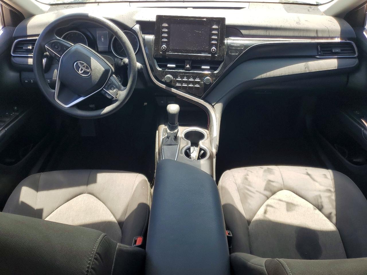 2021 TOYOTA CAMRY LE photo 8