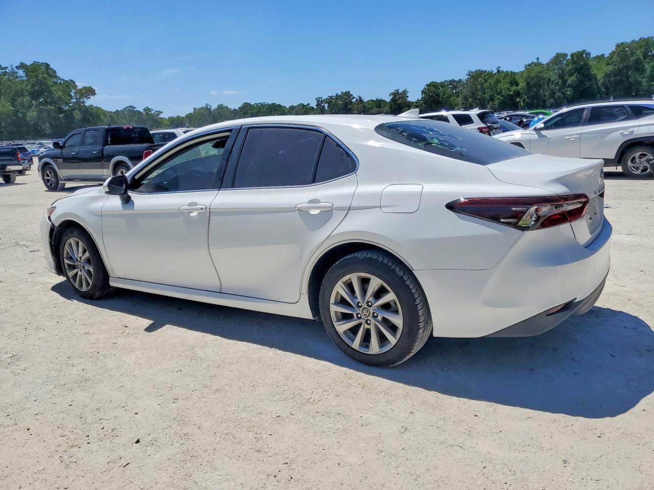 2021 TOYOTA CAMRY LE photo 2