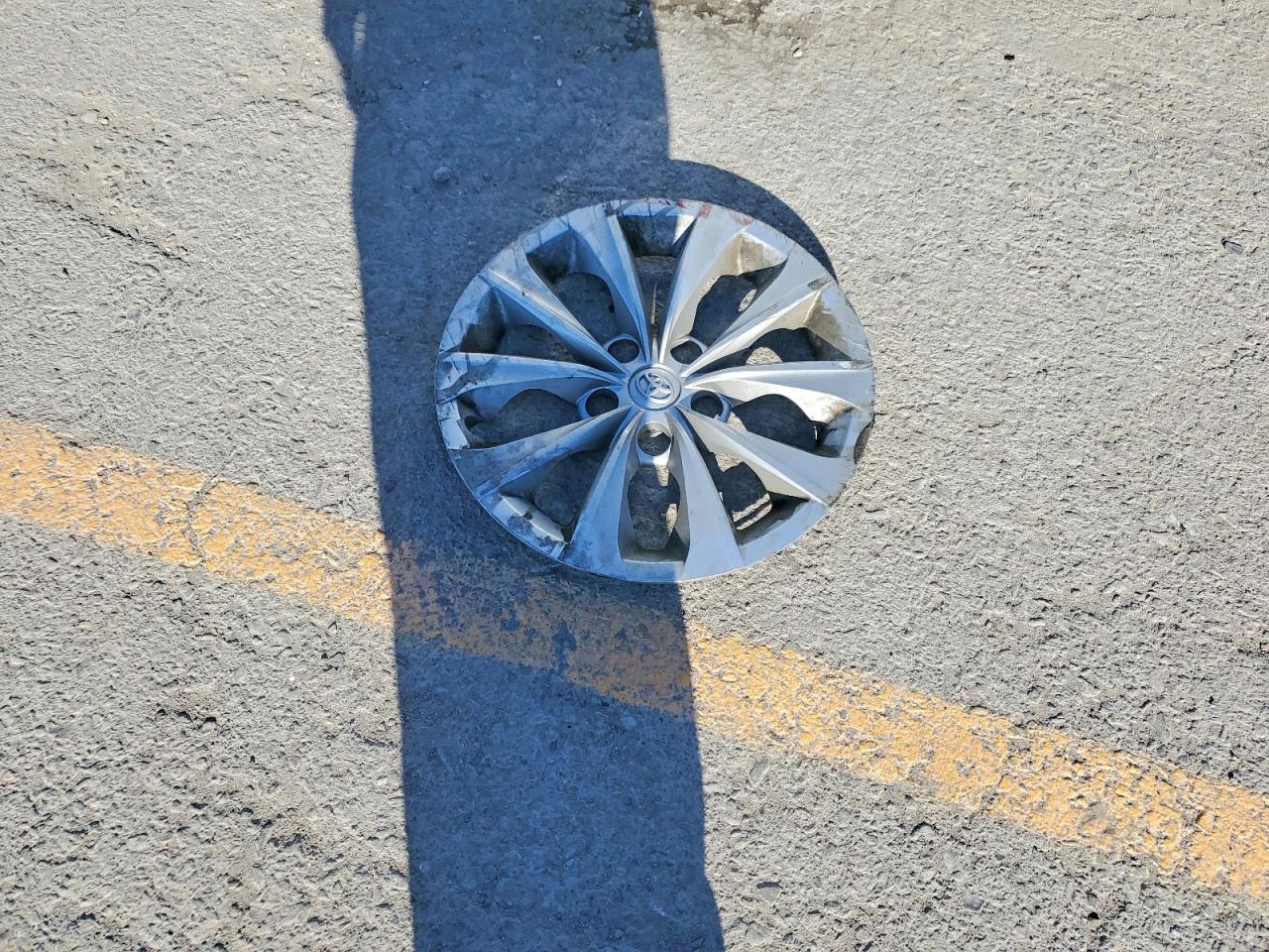 2015 TOYOTA CAMRY LE photo 23
