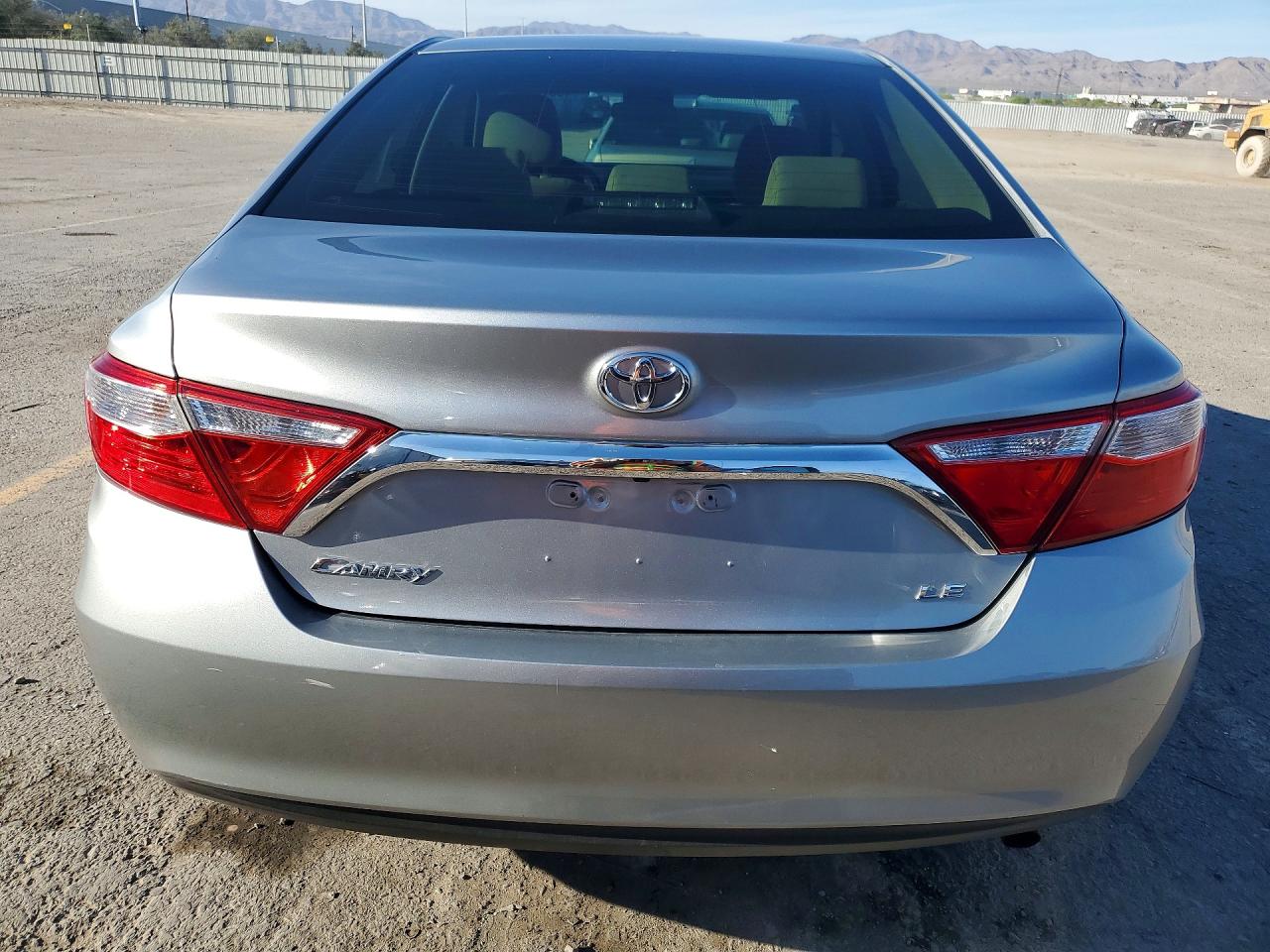 2015 TOYOTA CAMRY LE photo 11