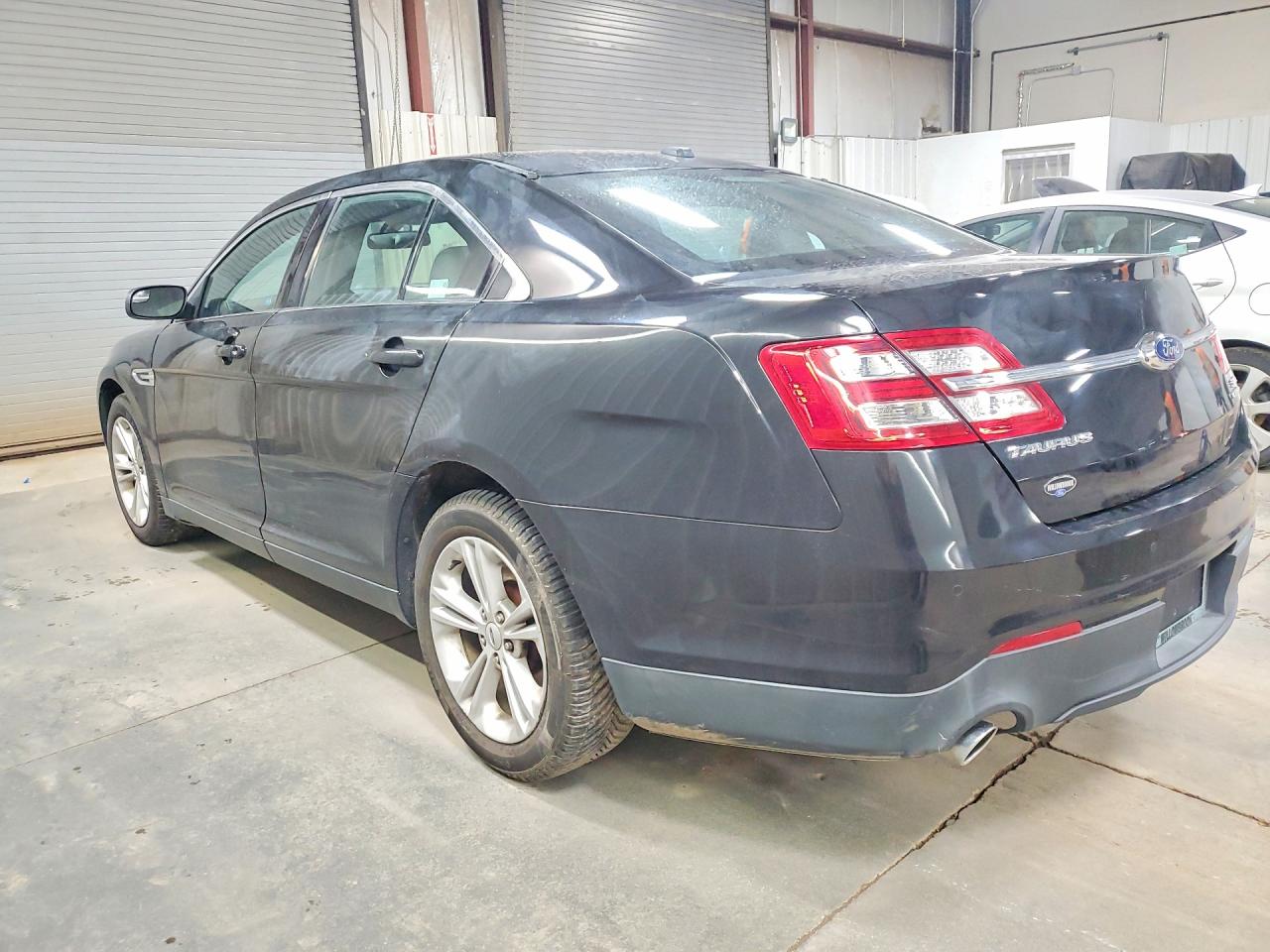 2015 FORD TAURUS SEL photo 2